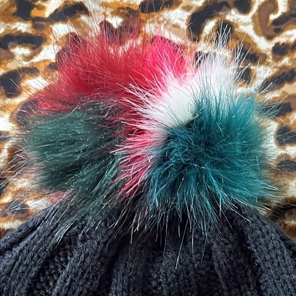 Brand New DKNY Black Knit Hat & Touchscreen Gloves Set Multicolored Faux Fur Pom - Picture 9 of 13